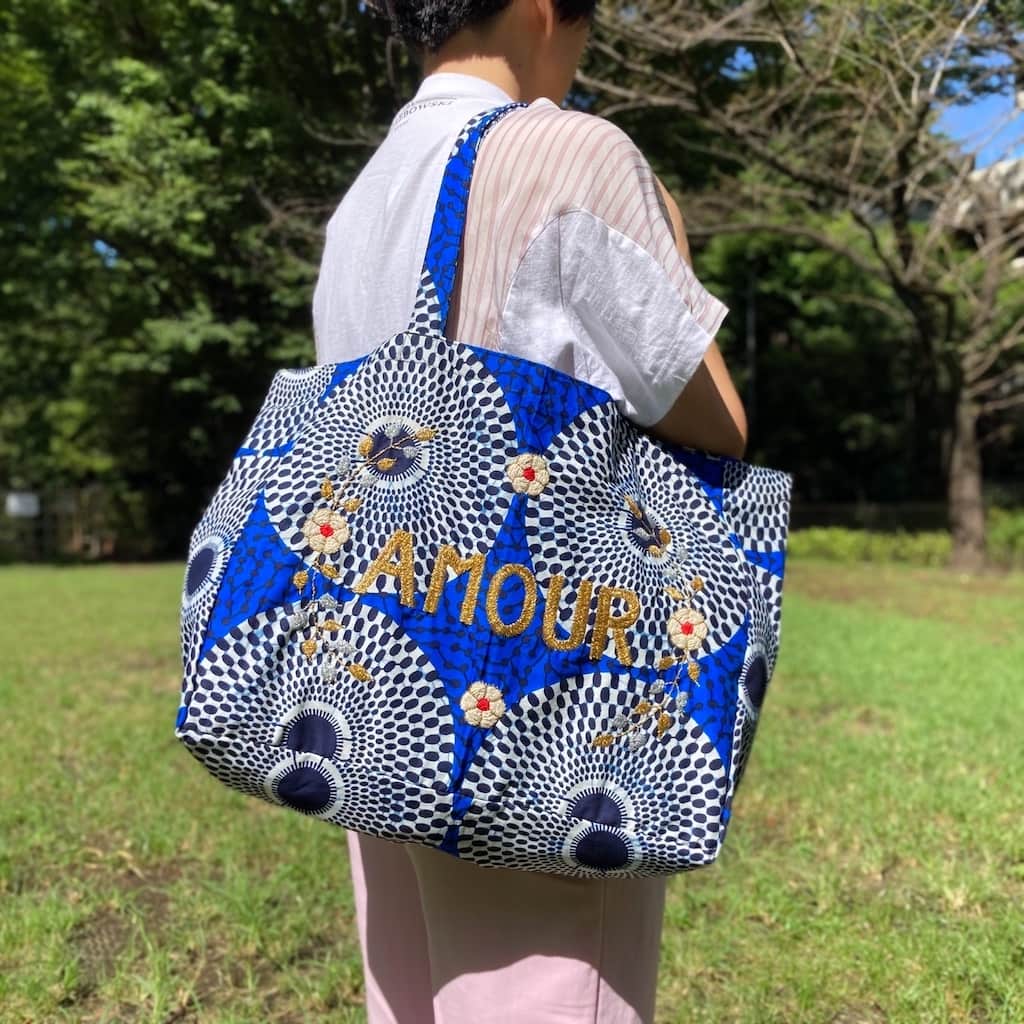 刺繍入りバッグ - BLUE/WHITE/BLACK - Borderless Creations