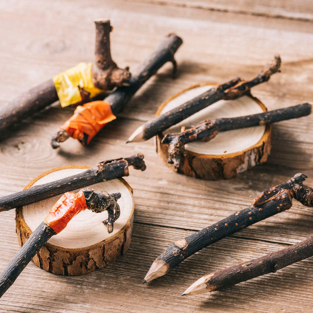 梨の枝鉛筆 - Borderless Creations