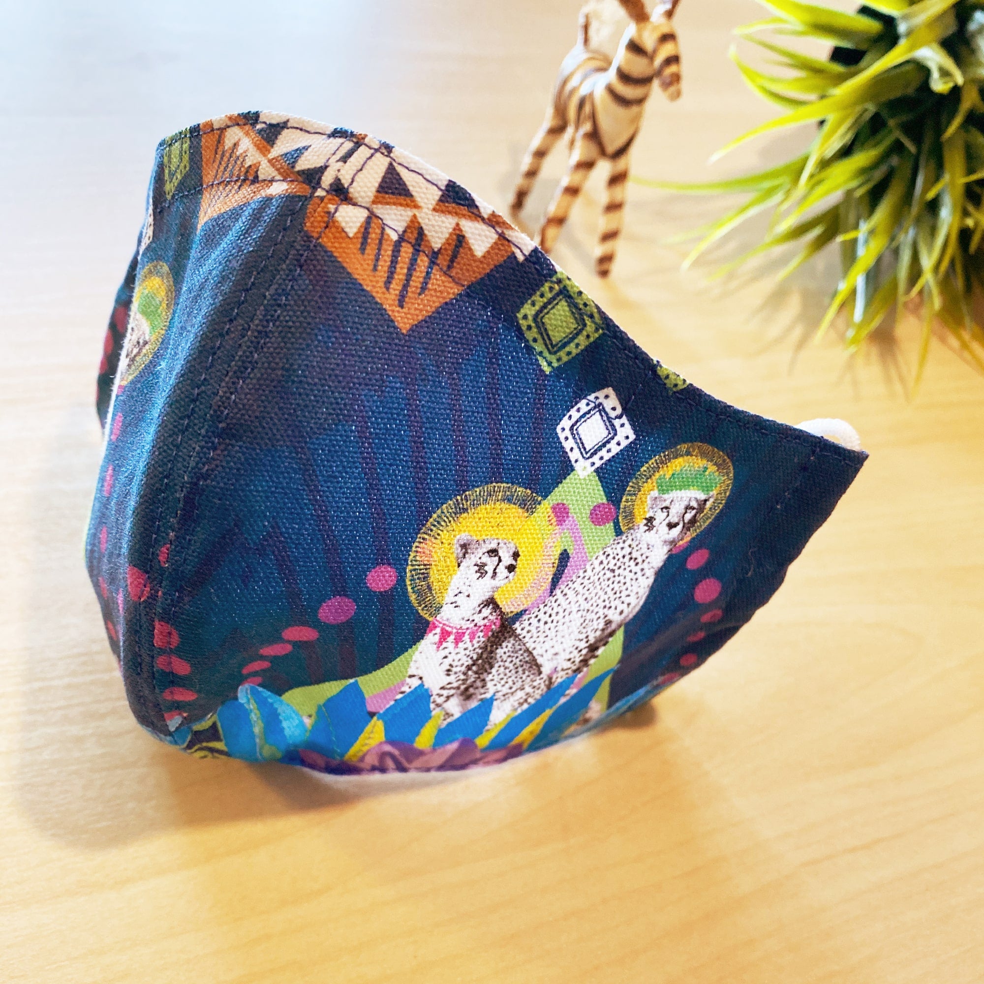 ハッピーアートマスク - FESTIVE CHEETAH - Borderless Creations