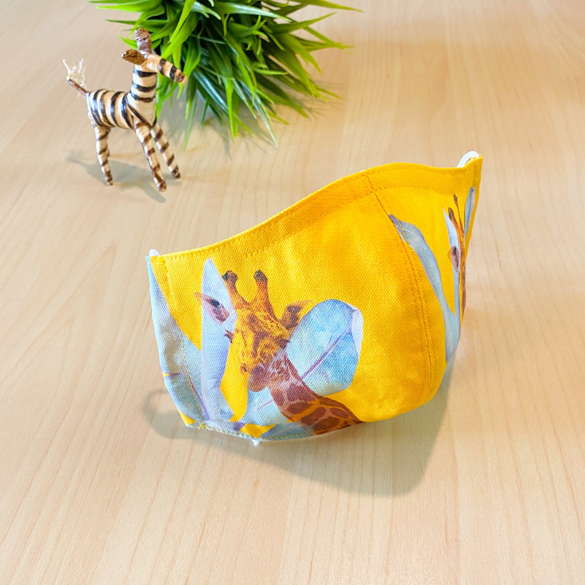 ハッピーアートマスク - RADIANT GIRAFFE - Borderless Creations