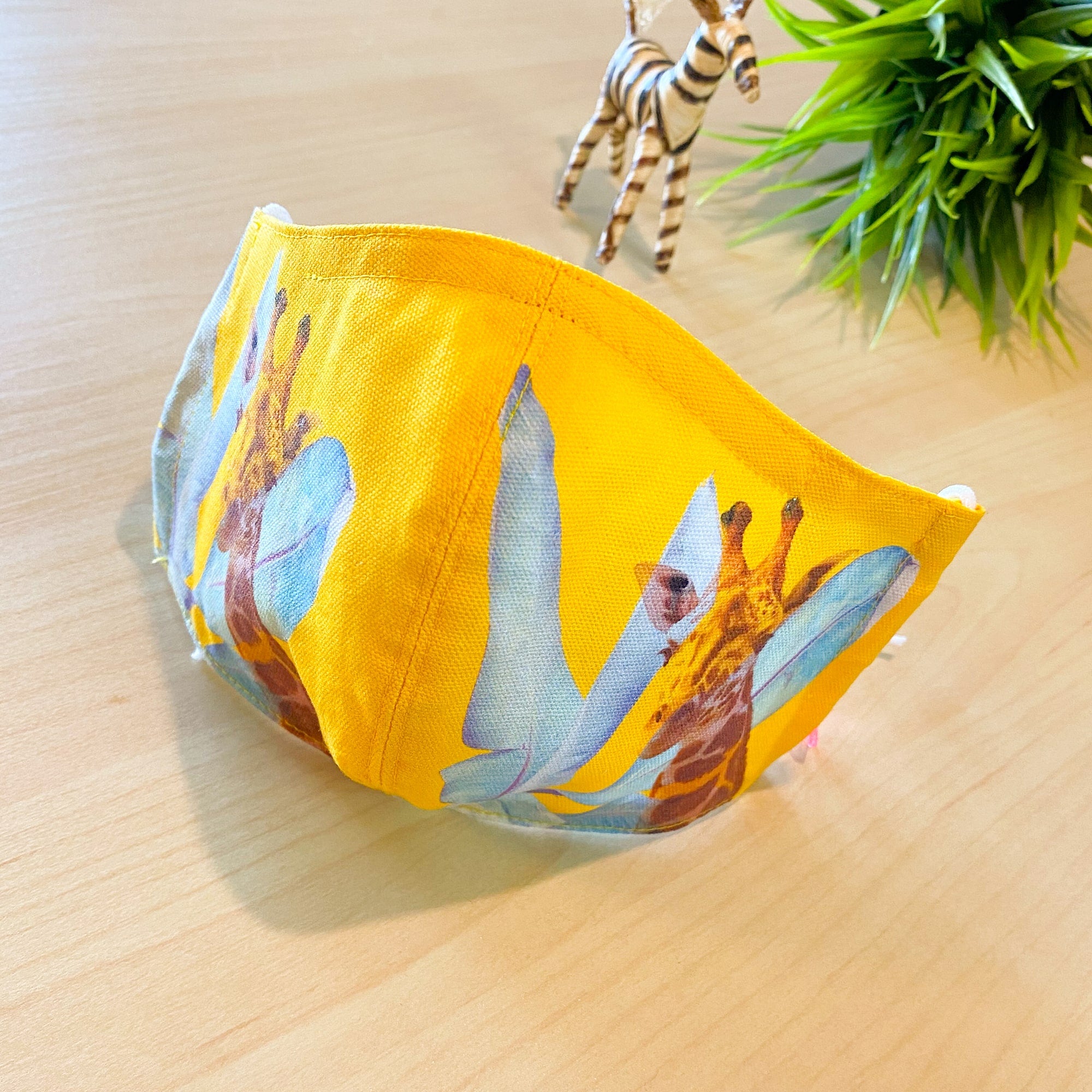 ハッピーアートマスク - RADIANT GIRAFFE - Borderless Creations