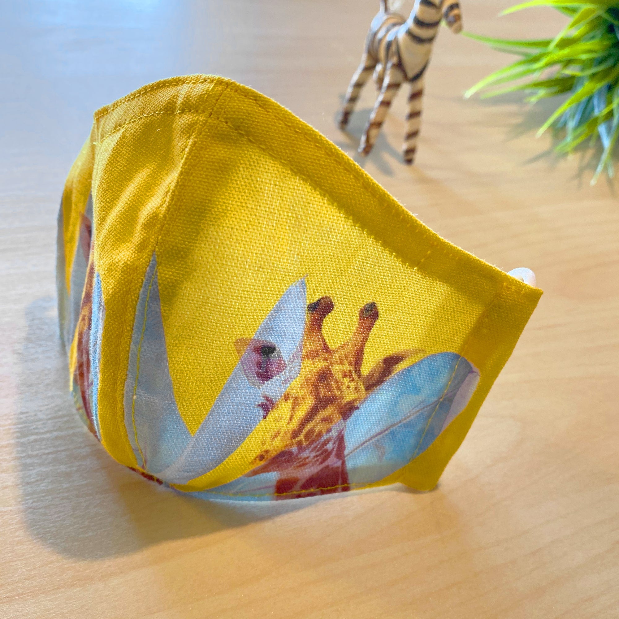 ハッピーアートマスク - RADIANT GIRAFFE (KIDS) - Borderless Creations